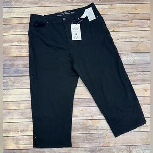 Gloria Vanderbilt Women’s Amanda Capri Slit Hem Black Jeans 16